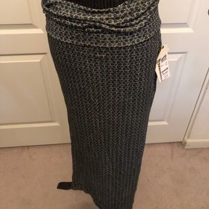 Women’s Roxy Maxi in a great floral pattern-Lrg